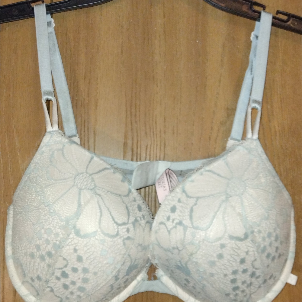 Victoria's Secret Light Cream Push Up Lace Bra- 38D